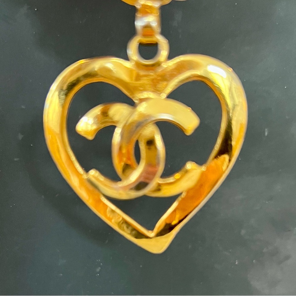 Authentic Vintage Chanel Barbie Collection Heart Earrings 1995 - Picture 5 of 5